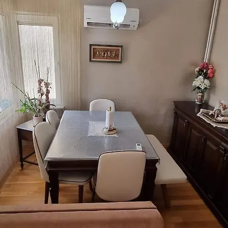 Location Stylish And Spacious *