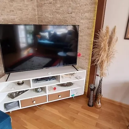 Location Stylish And Spacious Apartment